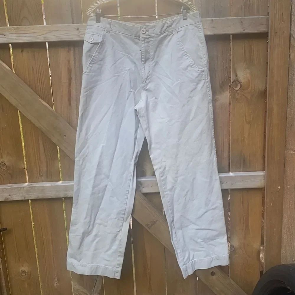 VanHeusen khaki pants sz. 34/32